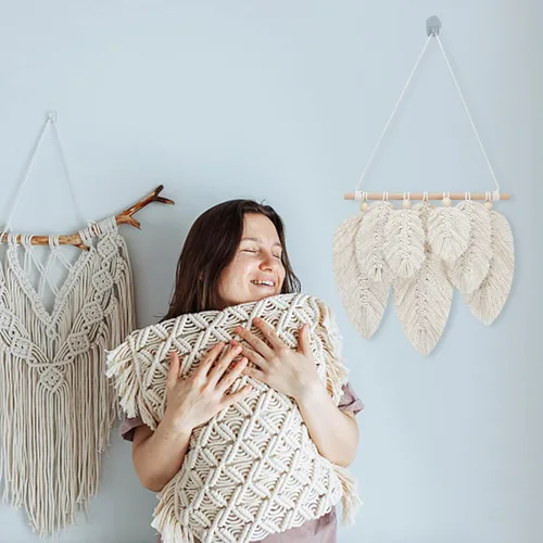 Vista 7 de FREEBLOSS Juego de 2 piezas de macramé para colgar en la pared, plumas de macramé, cuerda de macramé de 39.4 pies y 20 cuentas de madera, macramé