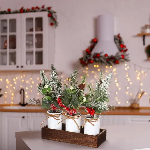 Vista 5 de Yunlly Centros de mesa de Navidad, bayas rojas, piñas artificiales de Navidad, ramas de nieve, púas con caja de madera para decoración rústica