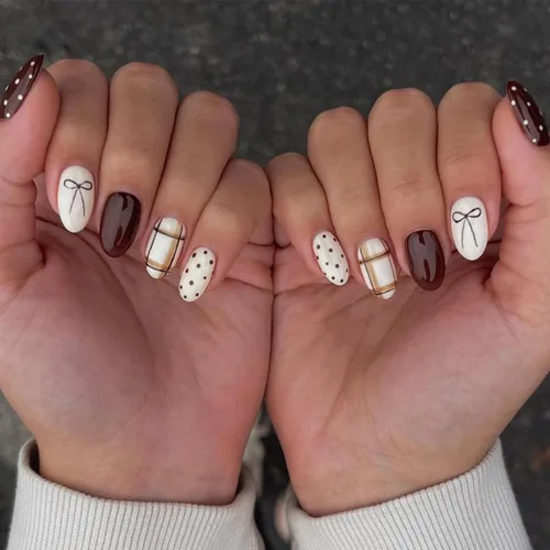 Vista 17 de NBNTGH Uñas postizas a presión de punta francesa blanca, uñas postizas de línea dorada, uñas postizas medianas con diseño de almendra, uñas postizas