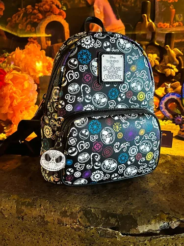 Vista 7 de Loungefly Disney NBC Sugar Skull Jack Skellington Resplandor en la oscuridad AOP, Multi
