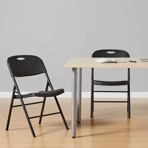 Vista 2 de Amazon Basics Silla Plegable Portátil Resistente de Plástico Plegable, Capacidad de 350 Libras, Negro, Paquete de 2