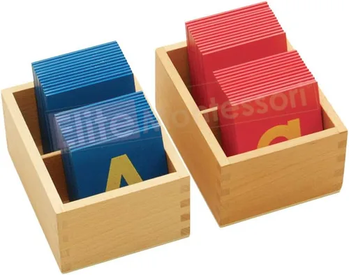 Vista 5 de Letras mayúsculas y minúsculas en papel de lija con caja Montessori