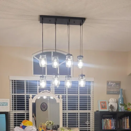 Vista 3 de Wellmet Candelabro de tarro Mason de 8 luces para comedor, rústico de granja lineal para sala de estar, iluminación de isla de cocina, acabado negro