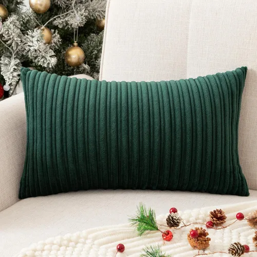 Vista 158 de UGASA - Fundas de almohada decorativas de terciopelo suave y sólidas de Navidad para sala de estar/sofá, 16 x 16 pulgadas, 2 unidades, color burdeos