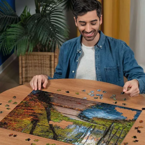 Vista 4 de Ravensburger Rompecabezas de madera otoñal de 1000 piezas para adultos