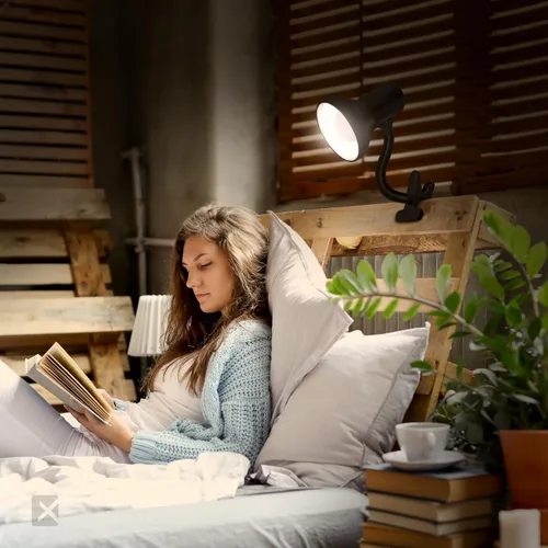 Vista 5 de Xtricity Lámpara LED de escritorio con clip con cuello de cisne flexible de 360°, luz de lectura para cabecera de cama, bombilla A19 de 6 W Base