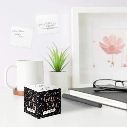 Vista 4 de Boss Lady Sticky Note Cube / 600 hojas / Bloque de notas de 2.75 pulgadas impreso en 4 lados/diseño súper chic empoderador Jefa