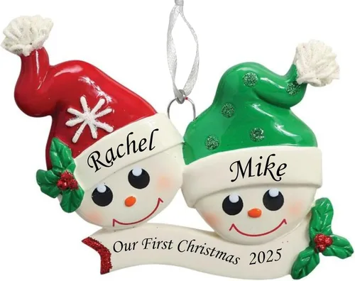 Vista 7 de Adorno de Navidad Personalizado para Parejas 2025 – Regalo Personalizado para Parejas, Recién Casados, Parejas Casadas y Comprometidas – Decoración
