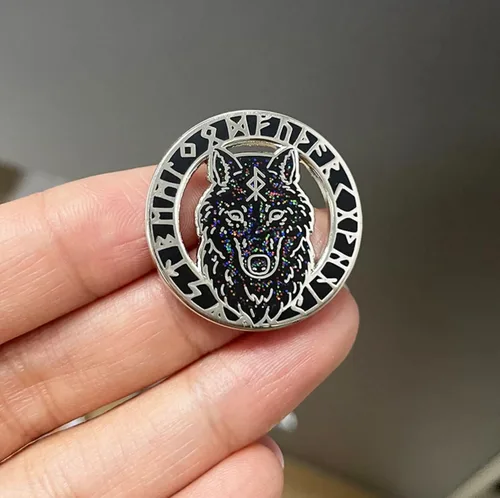 Vista 2 de Fenrir Wolf Celta nórdico vikinga runa rúnica símbolos rúnicos Dios Odin Ragnarok 1.1" Pin esmaltado, Esmalte, Esmalte