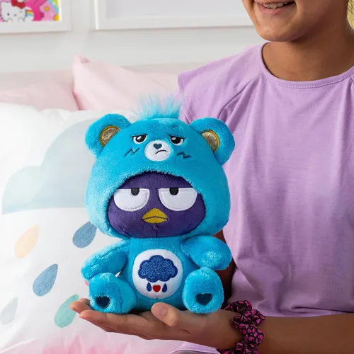 Vista 5 de Care Bears - Badtz-Maru vestido como oso gruñón de 8 pulgadas de peluche de tamaño divertido, azul - Suave y abrazable. - Bueno para niñas y niños