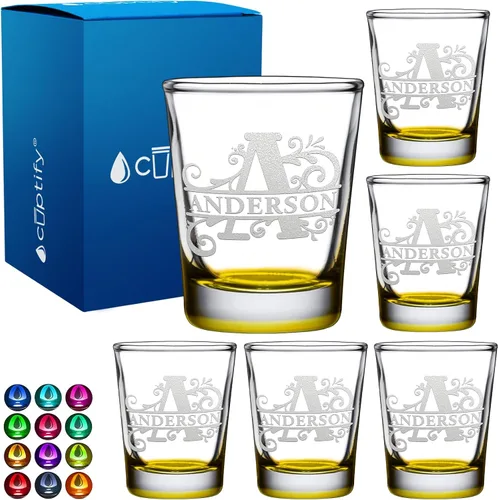 Vista 27 de Cuptify Inicial de cristal con monograma y nombre de 2 onzas, parte inferior negra grabada con texto personalizado para regalos, bodas, cumpleaños
