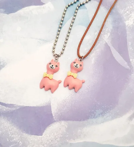 Vista 4 de Llama Necklace, Alpaca Necklace, Kawaii, Pink Llama, Kitsch, Pink Resin Alpaca Necklace, Optional Personalization