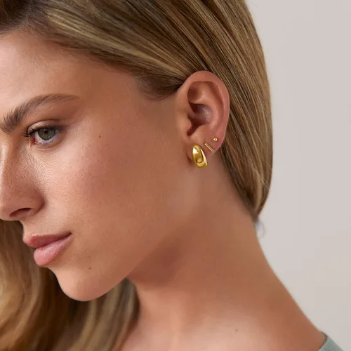 Vista 3 de PAVOI Aretes de plata de ley chapados en oro de 14 quilates Aretes de aro con cúpula dorada para mujer