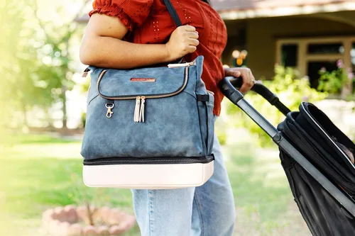 Vista 5 de Petunia Pickle Bottom Mochila pivote, múltiples opciones de transporte, bolsillos aislados, silueta moderna, interior espacioso, índigorubor
