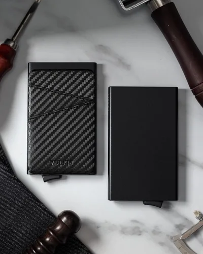 Vista 3 de VULKIT Cartera desplegable para tarjetas de crédito con ranuras de cuero adicionales con bloqueo RFID, funda delgada de metal para tarjetas, Carbon