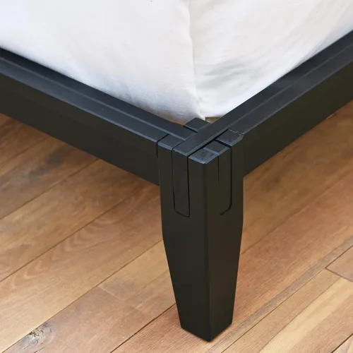 Vista 8 de Main + Mesa Yume - Cama moderna de plataforma de madera maciza con carpintería japonesa, acabado negro, tamaño Queen