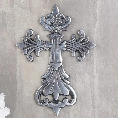 Vista 6 de Ardour Cruz de pared de plata antigua y negra para decoración del hogar. Cruz decorativa de metal para colgar en la pared, 6.5 x 9 pulgadas