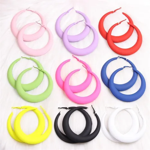 Vista 6 de Aretes de aro coloridos para mujer, aretes colgantes de neón de los años 80 y 90, aretes retro mate grandes, aretes gruesos exagerados, joyería Y2K