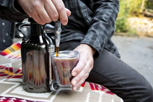 Vista 7 de GrowlerWerks uKeg Nitro - Cafetera de café frío, 50 onzas, cromo negro
