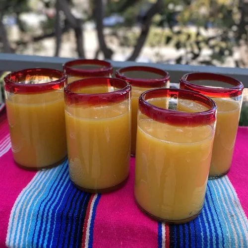 Vista 3 de Dos Sueños Vasos mexicanos soplados a mano, juego de 6 vasos con bordes rojos (14 onzas cada uno)