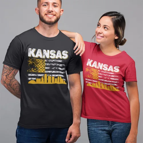 Vista 2 de Kansas Shirts, Camisa de Kansas para mujer, camiseta de fútbol americano con bandera de Kansas USA Skyline Gameday