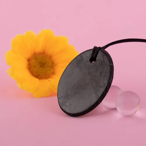 Vista 3 de Heka Naturals Shungite Crystal Necklace Pendant Healing Crystals & Chakra Necklace - Gemstone Accessory for Men & Women - Spiritual and Joyous Gifts