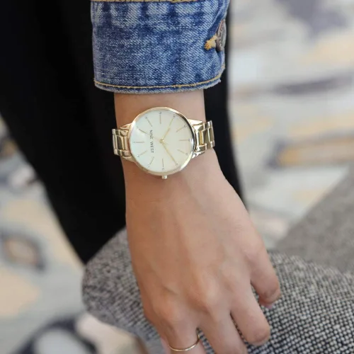 Vista 2 de Nine West Women's Crystal Accented Bracelet Watch