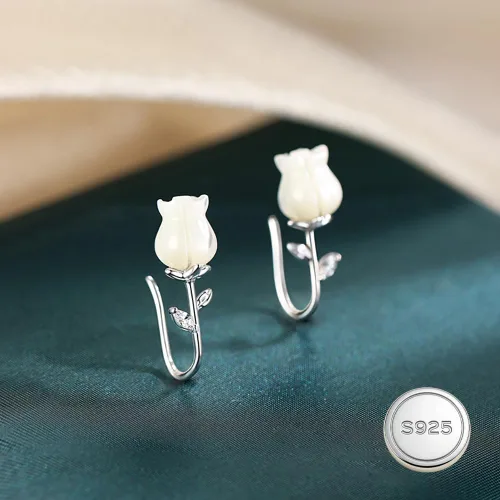 Vista 4 de Reffeer Aretes Sólidos de Plata de Ley 925 con Diseño de Flores Tipo Crawler Cuff Envolventes para Mujeres Adolescentes Aretes Envolventes de Flores