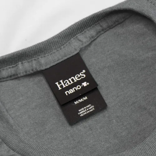 Vista 5 de Hanes Camiseta de algodón con bolsillo Nano Premium para hombre (paquete de 2)