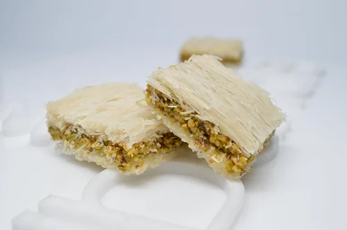 Vista 6 de Baklava Surtido de 4 libras – Auténtica caja de regalo de pastelería libanesa, recién horneada diariamente, pequeño postre gourmet, perfecta