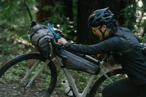 Vista 8 de CamelBak M.U.L.E. Bikepacking - Marco triangular impermeable