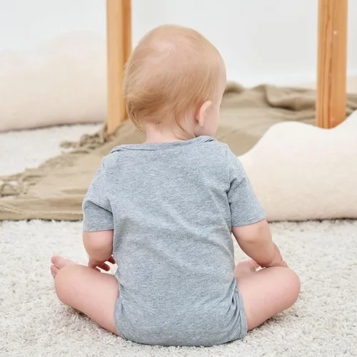 Vista 3 de UNICOMIDEA Mameluco de manga corta para bebés niños y niñas, estampado de letras, de 0 a 12 meses