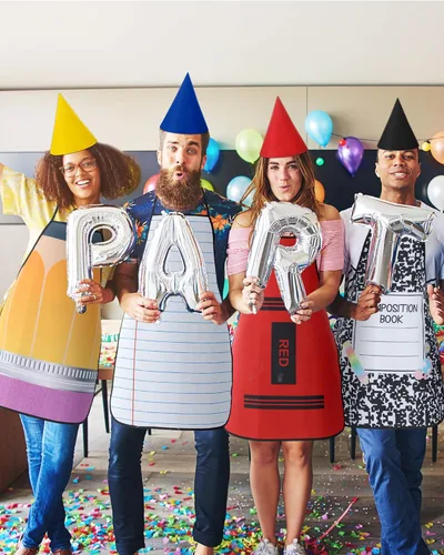 Vista 6 de Juego de 4 disfraces de Halloween para adultos, divertidos profesores, papelería, delantal, disfraz de grupo familiar, marcador de crayón