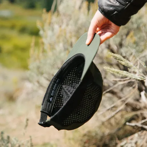 Vista 5 de Wallowa Trail Hat, una gorra ligera de nailon y malla elástica de 5 paneles