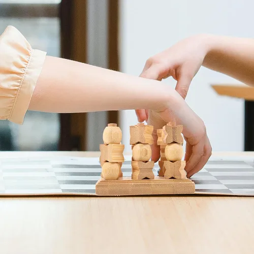 Vista 4 de Kisangel Juego de mesa con punta de madera 3D para niños y adultos, juego de mesa familiar, juego de mesa de estrategia de madera, 1 juego