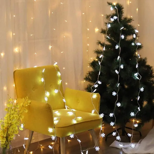 Vista 5 de WesGen - Guirnalda de luces de Navidad, tira de luces de copo de nieve, funciona con pilas, impermeable, 20 pies, 40 luces LED para Navidad, jardín