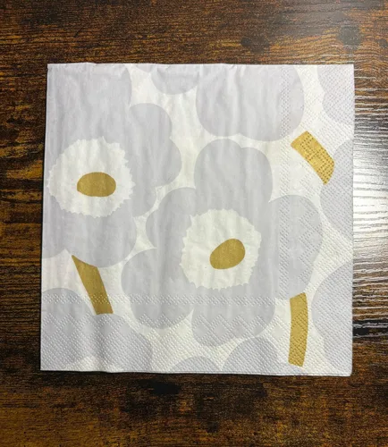 Vista 4 de IHR Ideal Home Range Servilletas de cóctel Marimekko desechables de 3 capas de papel para fiestas, 5 x 5 pulgadas, blanco Unikko/plata, 20