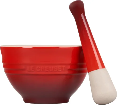 Vista 2 de Le Creuset Juego de mortero y mortero de gres, 10 onzas., Cerise