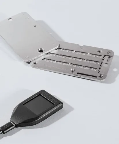 Vista 5 de BitcoinMerch.com - Cryptosteel Cassette Solo, Criptomoneda de reserva de clave de semilla mnemónica de acero inoxidable
