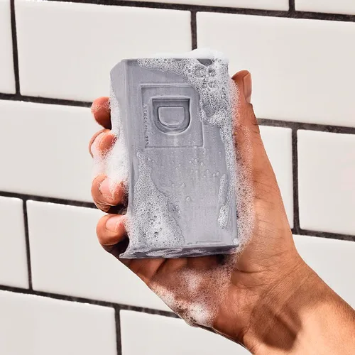 Vista 5 de Duke Cannon Supply Co. Paquete de Jabón en Barra Grande - Jabón para Hombres con Aroma Masculino - Triple Molido - Todos los Tipos de Piel