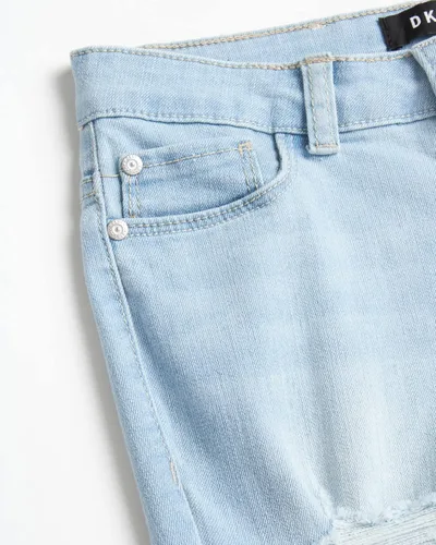 Vista 4 de DKNY Pantalones cortos para niña Bermudas de mezclilla elástica con botones y puños enrollables (7-14)