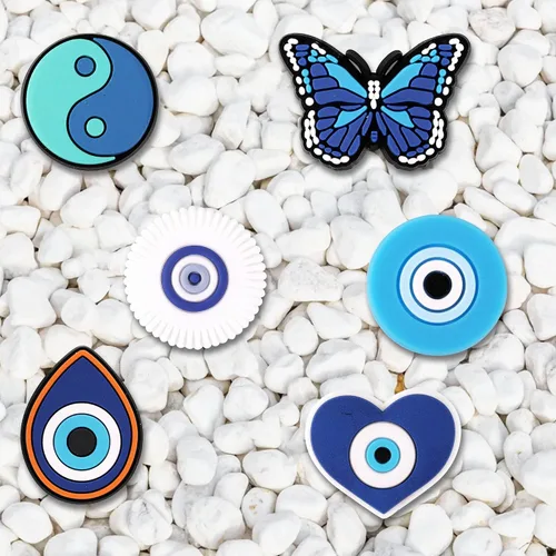 Vista 4 de 16 dijes de cocodrilo de ojo malvado para decoración de zapatos de película malvada