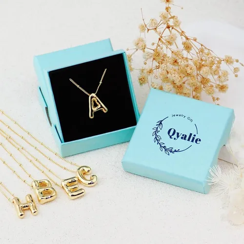 Vista 5 de Qyalie Collar de letras de burbujas, collares con inicial de globo para mujeres y niñas, delicado dije del alfabeto, chapado en oro de 14 quilates