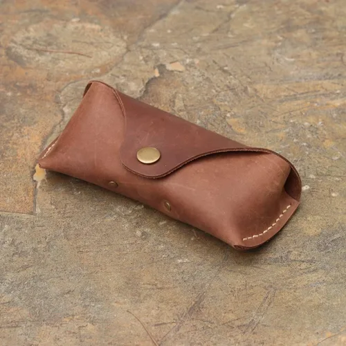 Vista 3 de Funda de cuero genuino para gafas con personalidad vintage, hecha a mano, funda protectora para gafas