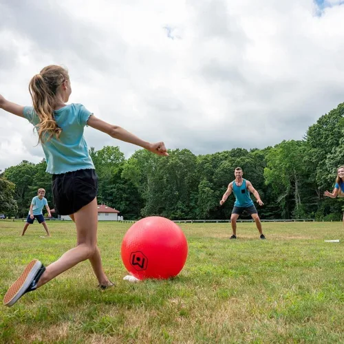 Vista 3 de Wicked Big Sports - Kickball para niños pequeños, de gran tamaño, para deportes al aire libre, patio trasero, playa, juego divertido para todos