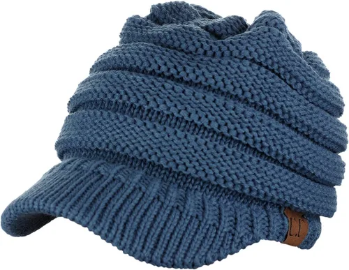 Vista 3 de C.C Gorro tejido con visera y orificio para cola de caballo
