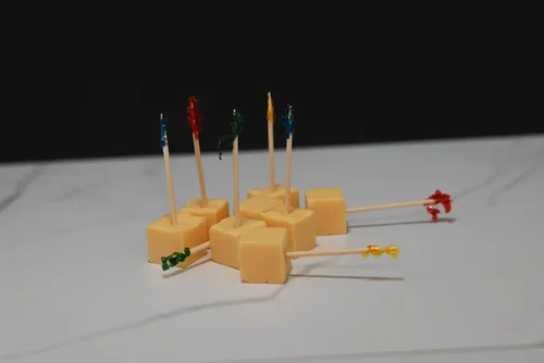 Vista 3 de Cubos de queso cheddar falsos (juego de 8)