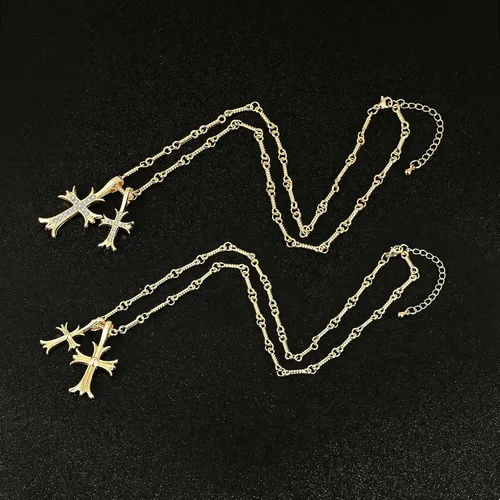 Vista 3 de Collar de cruz de diamante completo chapado en oro de 14 quilates para hombres y mujeres, collar de doble cruz, perfecto para lugares de negocios