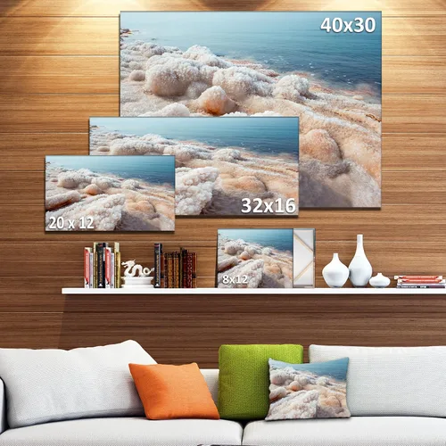 Vista 4 de Designart PT11190-20-12 - Lienzo decorativo en la playa del mar muerto, diseño de sal cristalizada en la playa del mar extra grande, 20 x 12