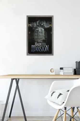 Vista 6 de Disney Haunted Mansion - Póster de pared de mansión, 22.4 pulgadas de largo x 14.7 pulgadas de ancho, versión enmarcada de madera de granero